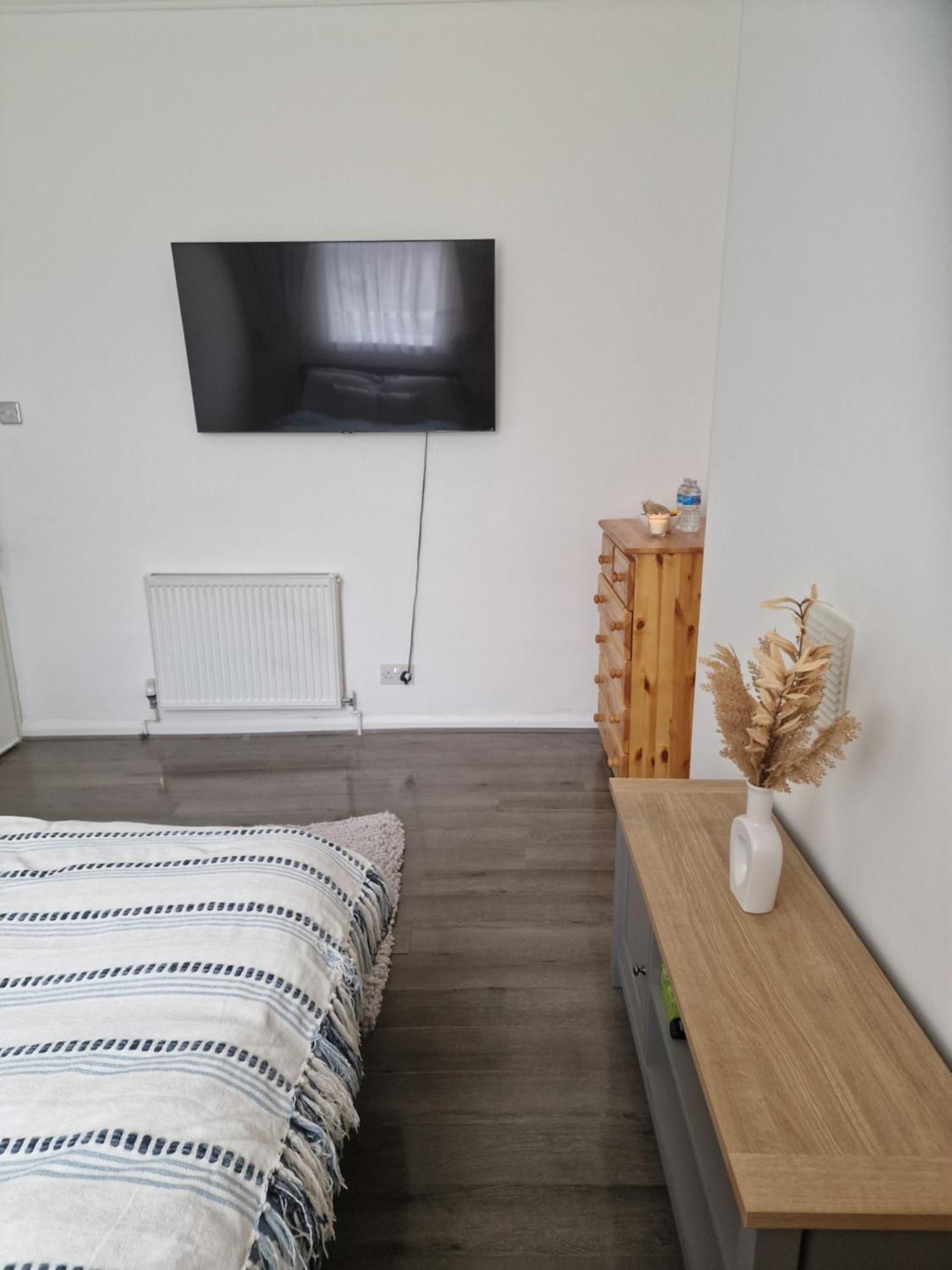 One Room In Stoke Newington Лондон Экстерьер фото