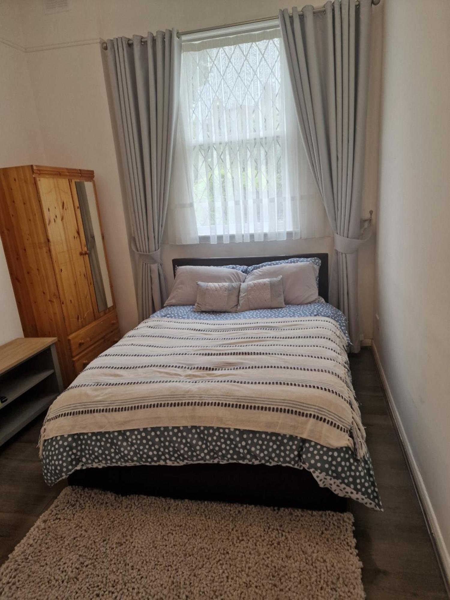 One Room In Stoke Newington Лондон Экстерьер фото